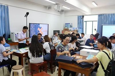 中小学科技类综合实践活动课程培训班在华中师范大学举办